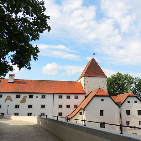 Gaestehaus Maelzerei Auf Schloss Neuburg Am Inn Exterior foto