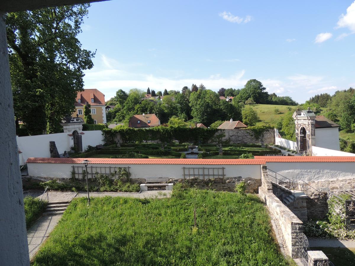 Gaestehaus Maelzerei Auf Schloss Neuburg Am Inn Exterior foto