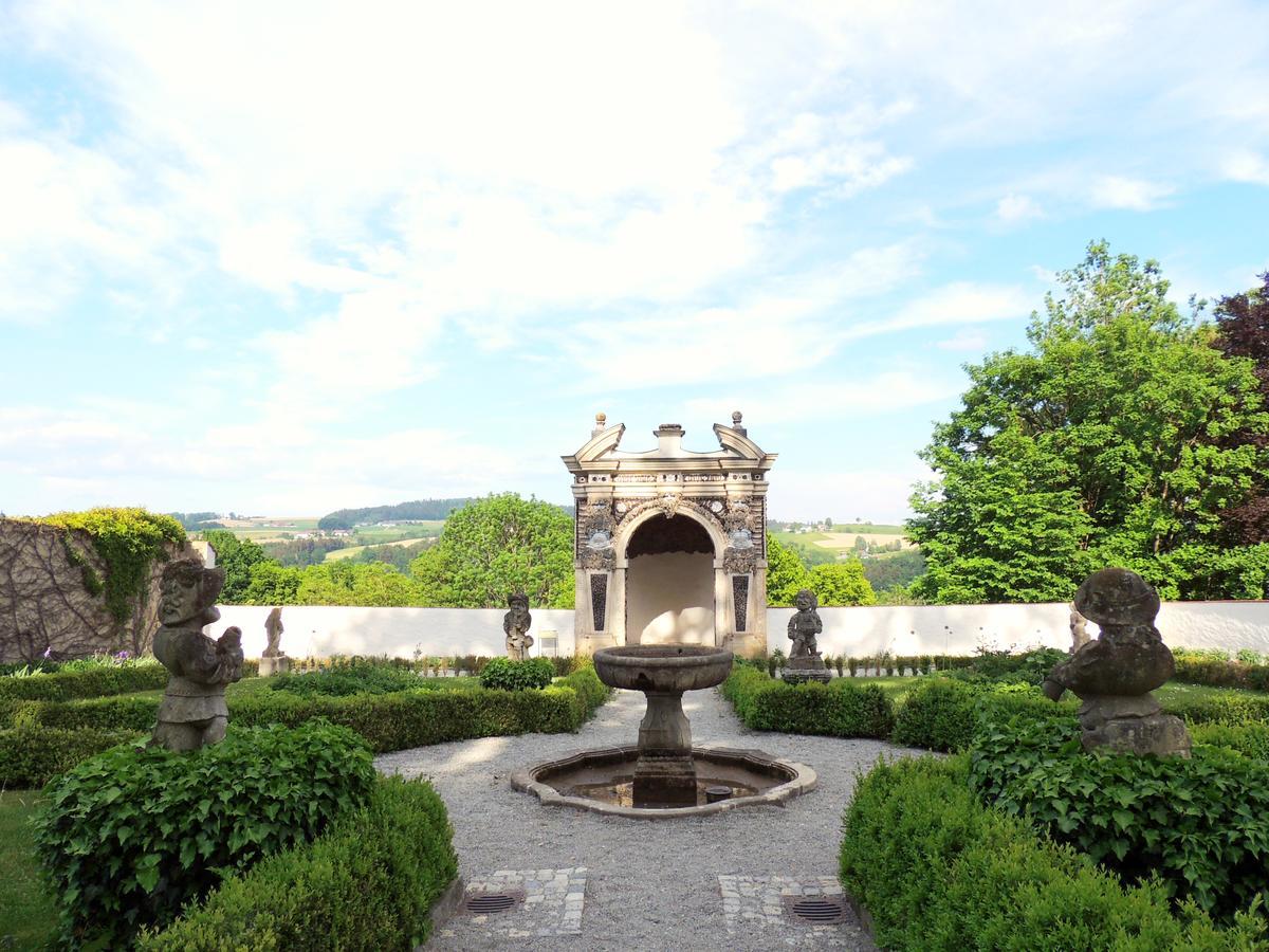 Gaestehaus Maelzerei Auf Schloss Neuburg Am Inn Exterior foto